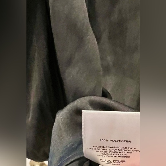 Express V - Neck Form Size M Long Sleeve Woman Blouse . 100% Polyester - Picture 6 of 6